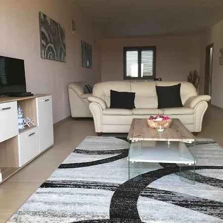 Immaculate Large House With Panoramic Views Hébergement de vacances Casarano