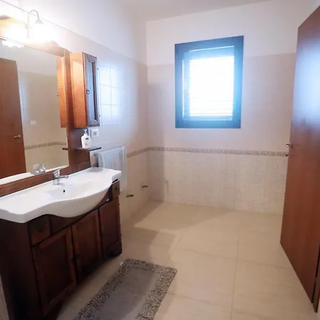 Immaculate Large House With Panoramic Views